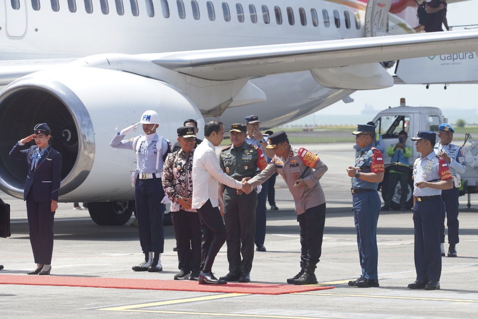 Presiden Jokowi Tiba di Balikpapan, Siap Berikan Arahan Strategis kepada Pejabat TNI-Polri di IKN