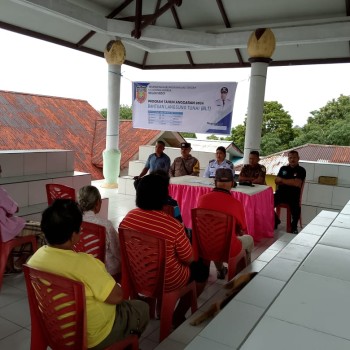 Bhabinkamtibmas Neg. Booi Hadiri dan lakukan pengamanan terkait Penyaluran BLT-DD Triwulan II 2024 di Kantor Pemerintahan Neg. Boo