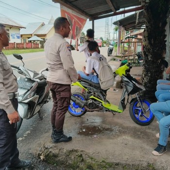 Polsek Salahutu Gelar Patroli dan Sambang untuk Cegah Gangguan Kamtibmas di Jam Sekolah