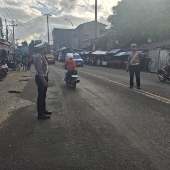 Polsek Baguala Laksanakan Pengaturan Arus Lalu Lintas di Sekitar Area Polsek