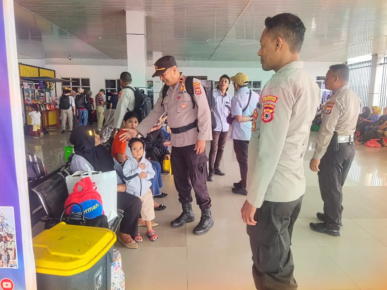 Polsek Salahutu Gelar Patroli Dialogis Cipta Kondisi untuk Jaga Keamanan di Wilayah Hukumnya