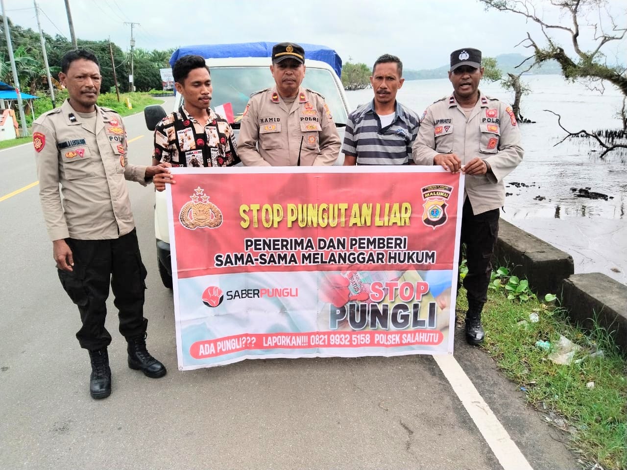 Polsek Salahutu Gelar Sosialisasi SABER PUNGLI kepada Supir Mobil Pick Up di Negeri Waai