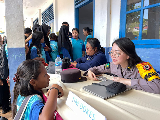 Berikan pelayanan Rikkes, Sidokkes Polres Kepulauan Tanimbar hadir bersama Gerakan Sekolah Sehat