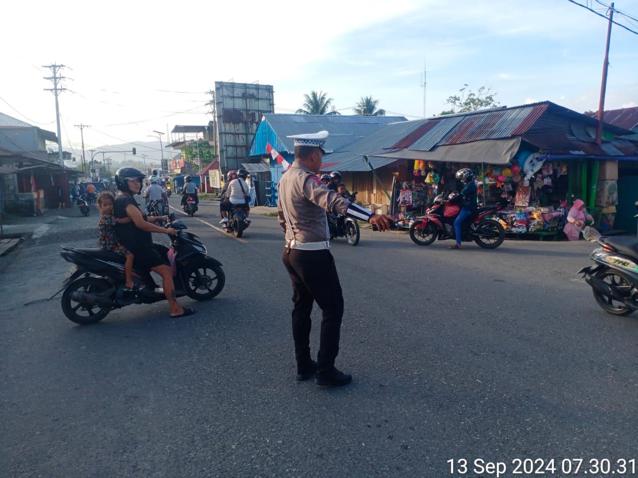 Intensifkan Kelancaran Lalu Lintas, Petugas Satlantas Polres SBB Laksanakan Gatur Pagi