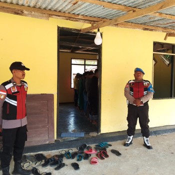 Polsek Serwaru Intensifkan Pengamanan Kegiatan Sholat Jumat di Aula Polsek Serwaru