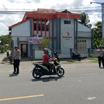 Satgas Kamseltibcarlantas OMP Polres SBB Gelar Patroli dan pengaturan Arus Lalin di Kantor KPU dan Bawaslu Kab.Seram Bagian Barat