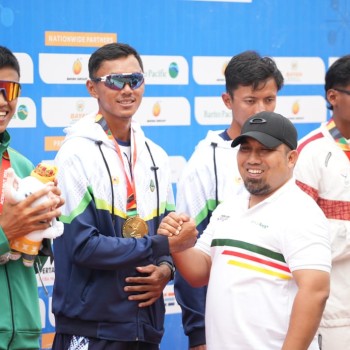 Denri Maulidzar Borong Tiga Emas Lewat Cabor Dayung Rowing di PON XXI Aceh Sumut