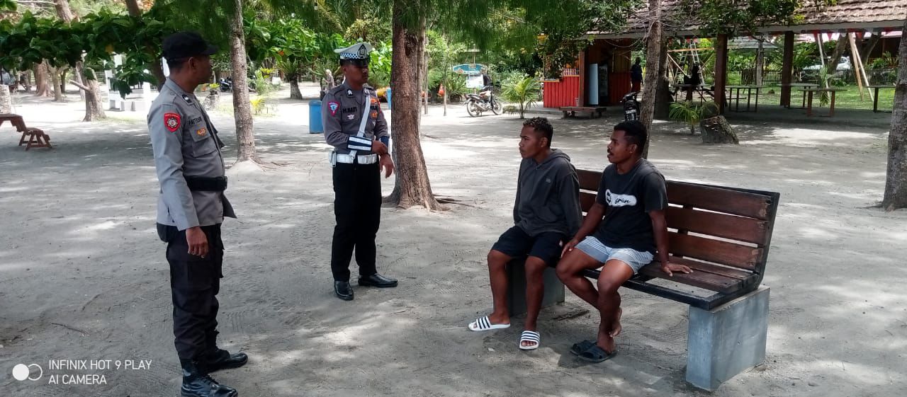 Pastikan Keamanan Polsek Kairatu Polres Seram Bagian Barat Laksanakan Patroli Di Wisata Kairatu Beach