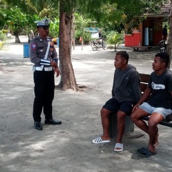 Pastikan Keamanan Polsek Kairatu Polres Seram Bagian Barat Laksanakan Patroli Di Wisata Kairatu Beach