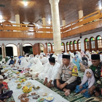 Bhabinkamtibmas negeri siri sori islam bersama Babinsa Lakukan Pengamanan peringatan Maulid Nabi Muhammad SAW