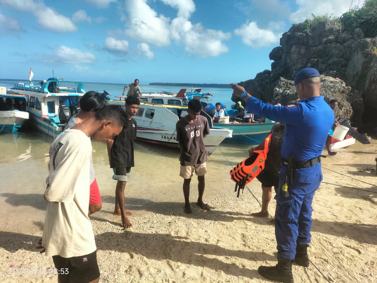 Satuan Polairud Polres MBD Sampaikan Program Pembinaan Kamtibmas Perairan Kepada Warga