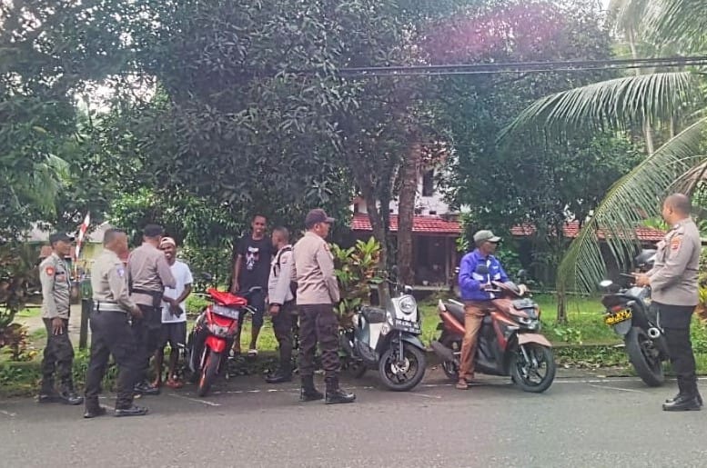 Polsek Salahutu Gelar Patroli Dialogis untuk Cipta Kondisi dan Cooling System Menjelang Pilkada Serentak 2024