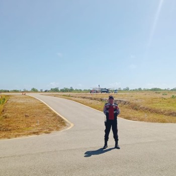 Personel Polres MBD Tingkatkan Pemantauan Aktifitas Penumpang Dalam Kegiatan Penerbangan di Bandara