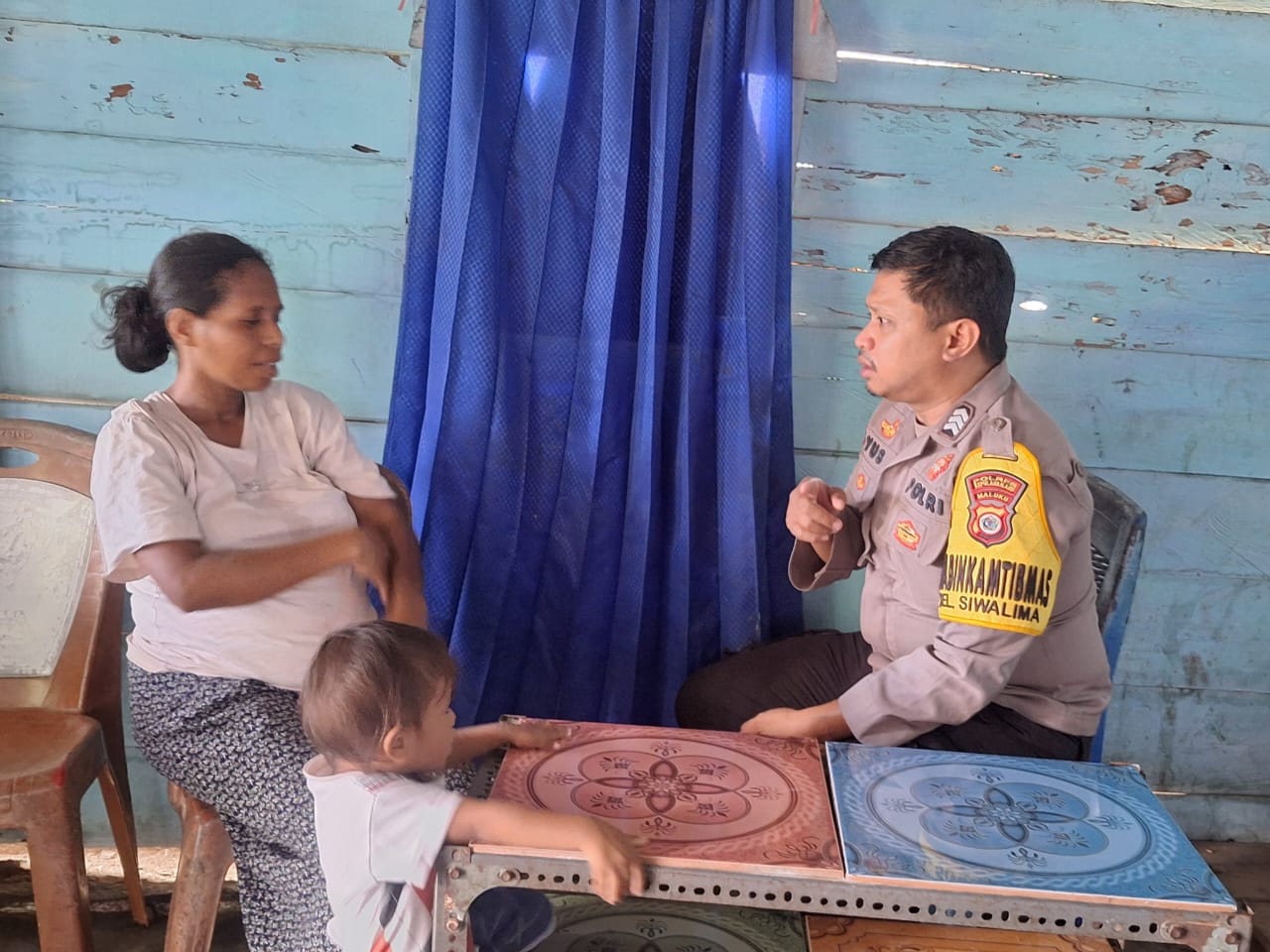 Dalam Rangka Menciptakan Situasi Kamtibmas Yang Kondusif, Bhabinkamtibmas Siwalima Brigpol Yusran Sambangi Warga Binaan Dan Berikan Himbauan Pilkada Aman Dan Damai