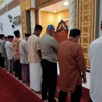 Kembali Kanit Samapta Polsek Kota Masohi IPDA Ridwan Laksanakan Cooling Sistem