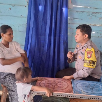 Dalam Rangka Menciptakan Situasi Kamtibmas Yang Kondusif, Bhabinkamtibmas Siwalima Brigpol Yusran Sambangi Warga Binaan Dan Berikan Himbauan Pilkada Aman Dan Damai