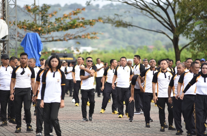 Pererat Silaturahmi Kapolda Maluku Olahraga Bersama Personel Polda