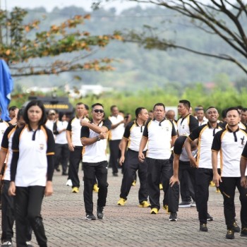 Pererat Silaturahmi Kapolda Maluku Olahraga Bersama Personel Polda