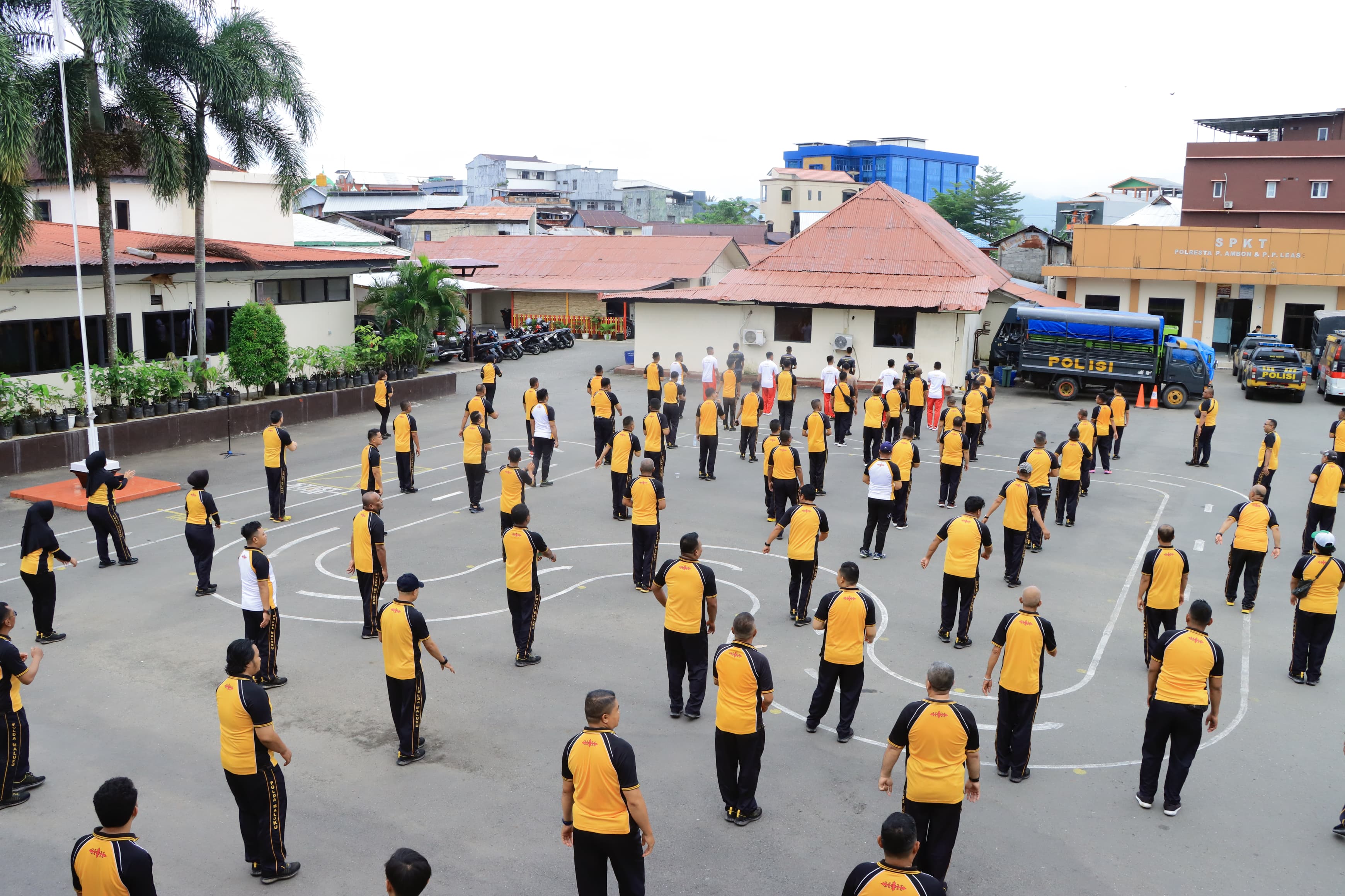 Personil Polresta Ambon Gelar Olahraga Bersama untuk Jaga Kebugaran dan Refreshing