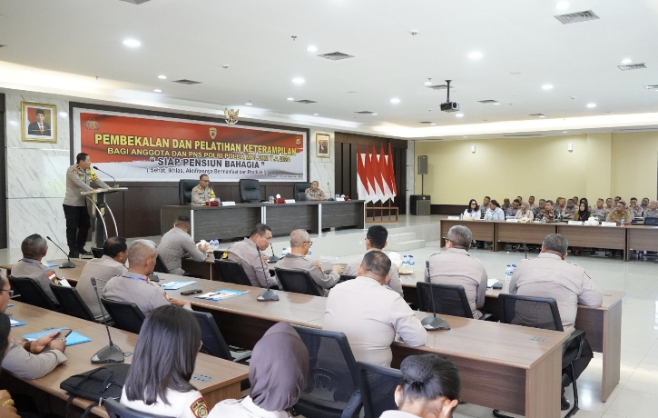 Buka Pembekalan Bagi Anggota dan PNS Polri, Wakapolda Maluku: Siapkan Diri Jelang Purna Tugas