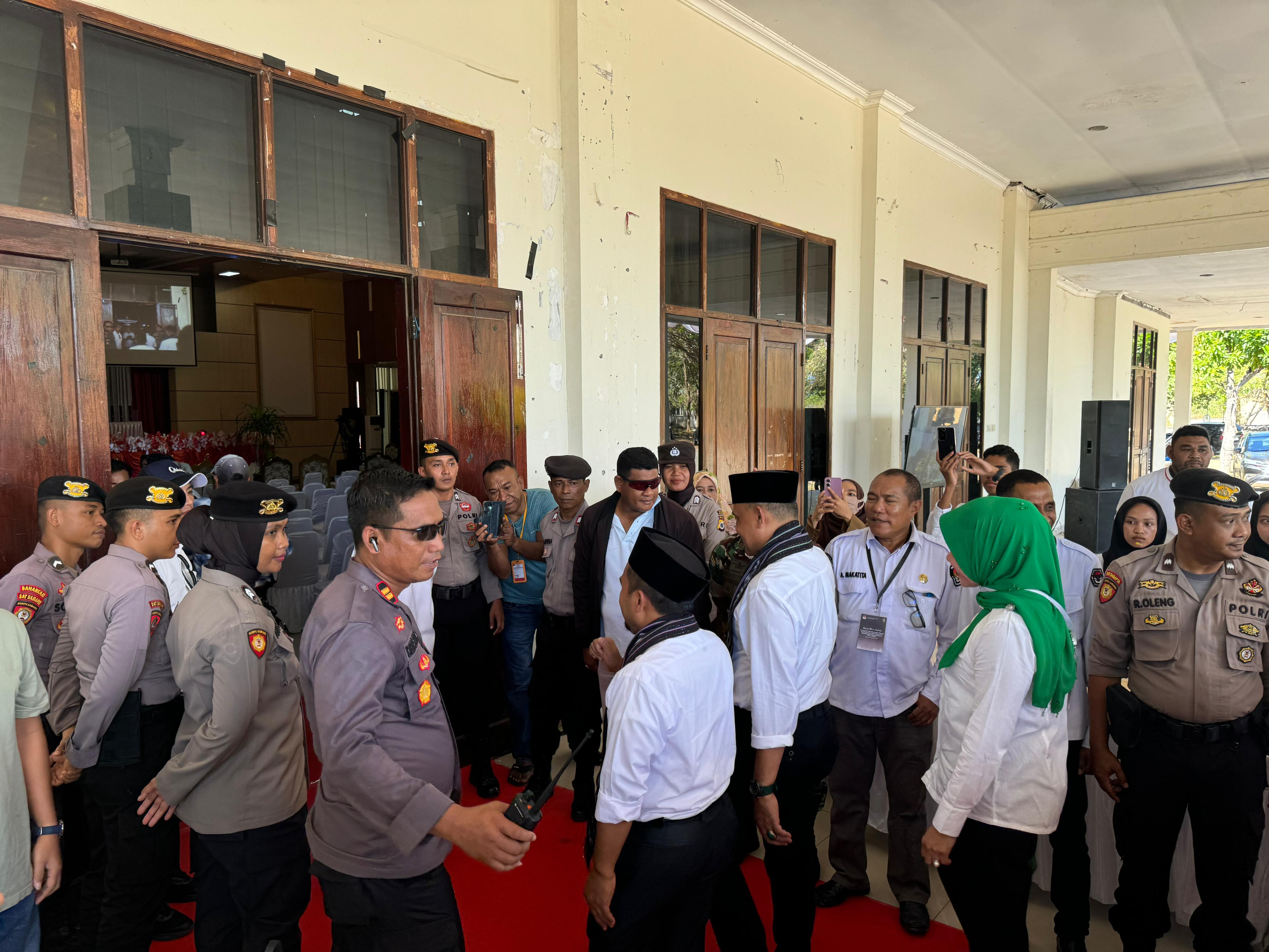 Polres Buru Kerahkan 120 Personil Amankan Tahapan Penentuan Nomor Urut  di Kabupaten Buru