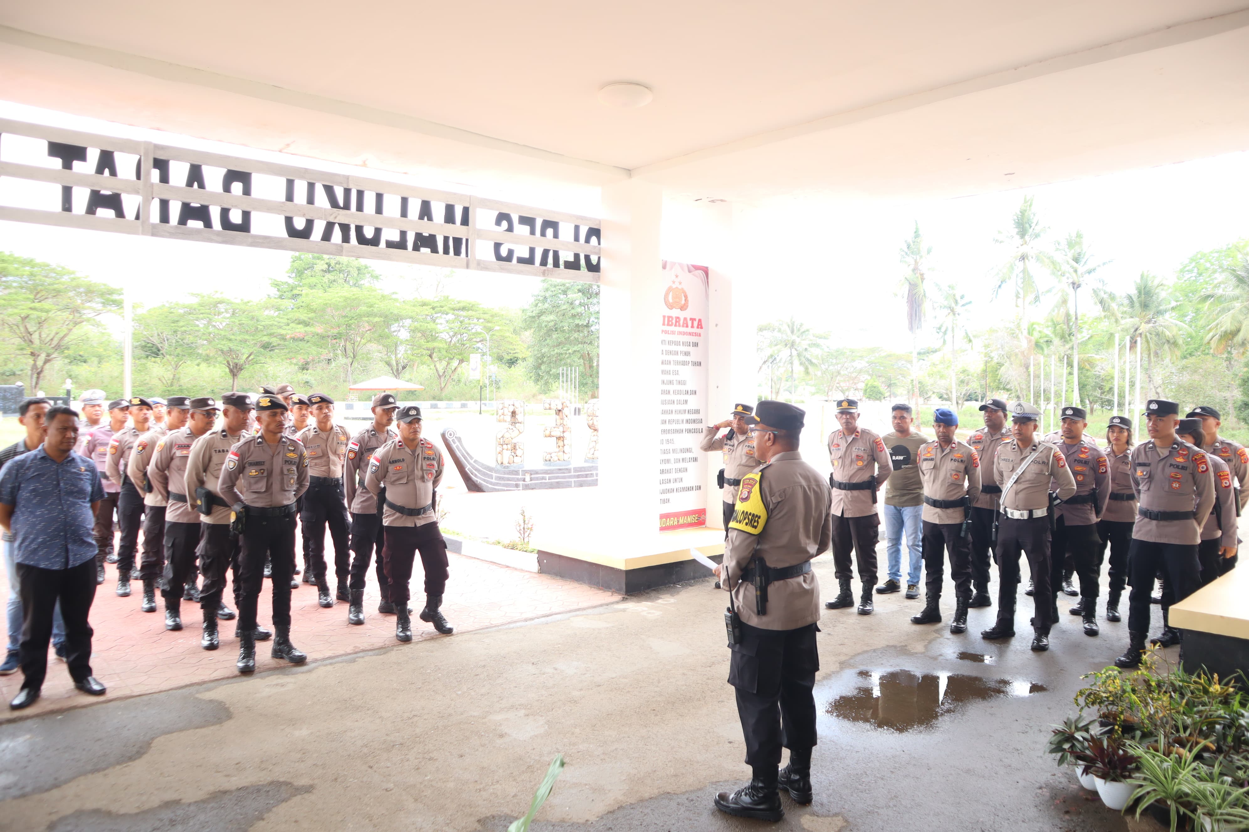 Polres Maluku Barat Daya Turunkan Sejumlah Personel Amankan Rapat Pleno Penetapan Paslon Pilkada Tahun 2024