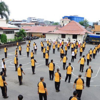 Personil Polresta Ambon Gelar Olahraga Bersama untuk Jaga Kebugaran dan Refreshing