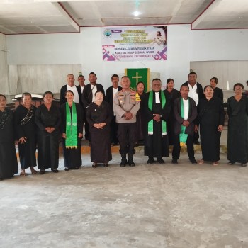 Kapolsek Taniwel Timur bersama Bhabinkamtibmas memakmurkan rumah ibadah