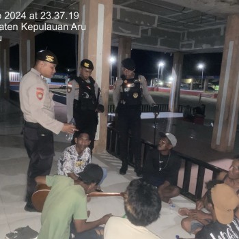 Sat Samapta Polres Kepulauan Aru Rutin Melaksanakan Patroli Malam Dalam Rangka Cooling System Menjelang Pilkada Serentak 2024Sat Samapta