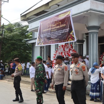 Pastikan Pengundian Nomor Urut Pasangan Calon Bupati Dan Wakil Bupati Aman Polres Kepulauan Aru Terjunkan Personel Laksanakan Pengemanan.