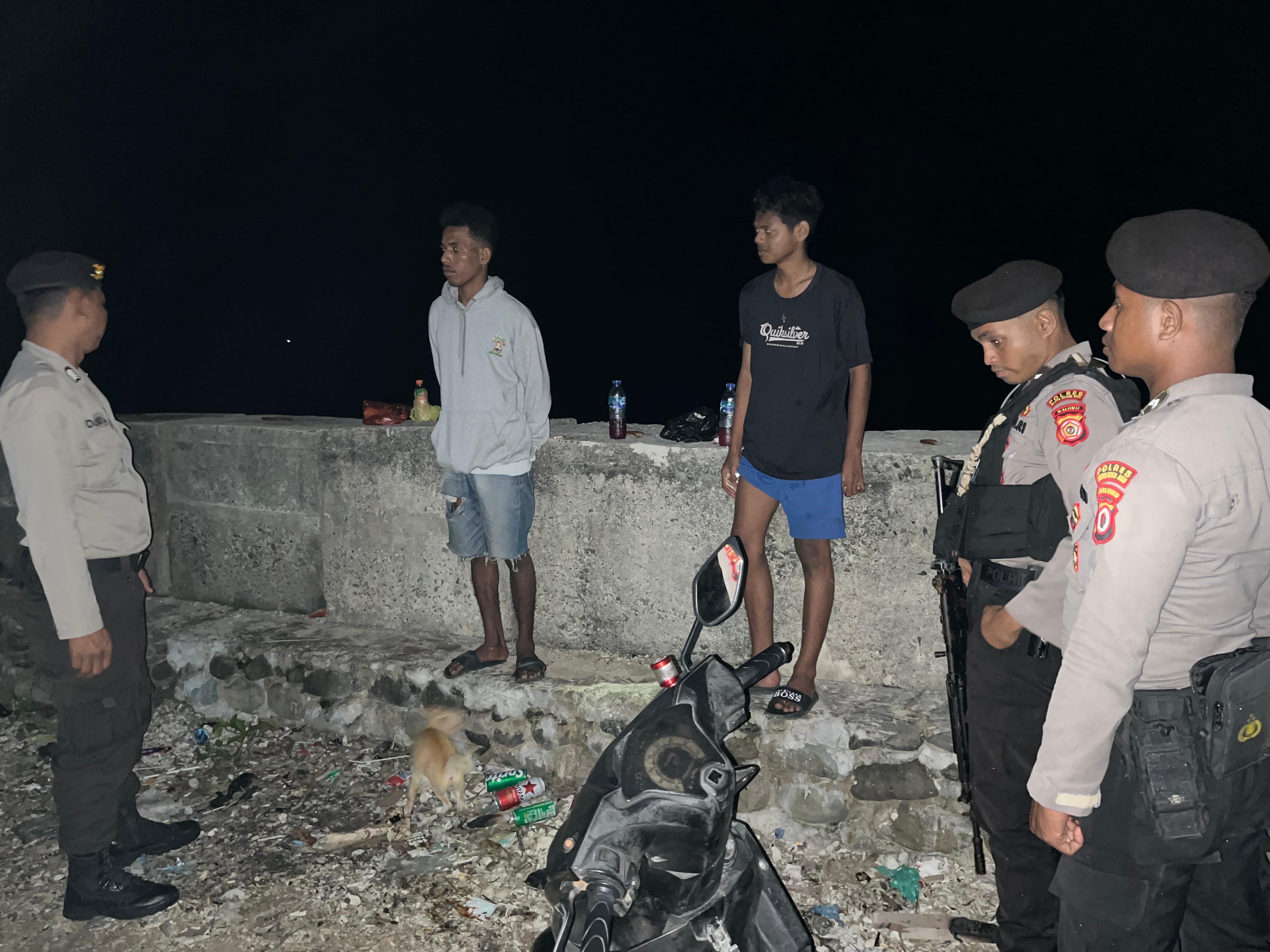 Ciptakan Suasana Aman dan Kondusif Jelang Pilkada 2024, Sat Samapta Polres Kepulauan Aru Gencar Laksanakan Patroli Malam Hari.