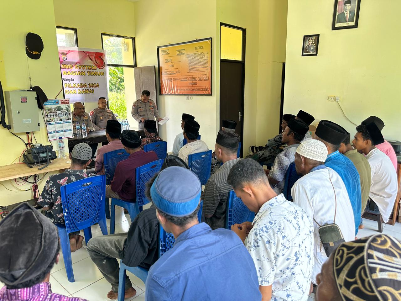 Bersama Masyarakat, Polres SBT Laksanakan Cooling System di Polsek Tutuktolu