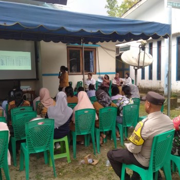 Bhabinkamtimbas monitoring Lokakarya Mini Terkait Stunting