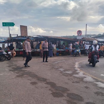 Sebagai bentuk layanan Kepolisian, Polsek Tansel rutin lakukan pengaturan di pagi hari