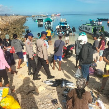 Sat Polairud Polres MBD Gelar Program Pembinaan Kamtibmas Perairan Kepada Warga