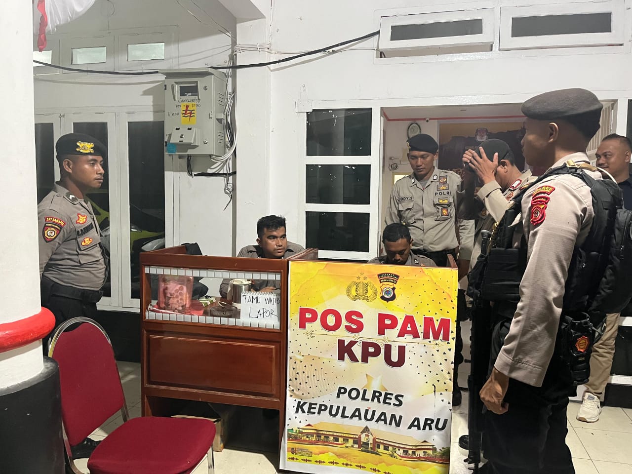 Jelang Pilkada 2024, Satuan Samapta Polres Kepulauan Aru Laksanakan Patroli Ke kantor KPU Dan Bawaslu.