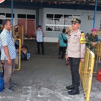 Polsek KPYS Ambon Sita Puluhan Liter Sopi