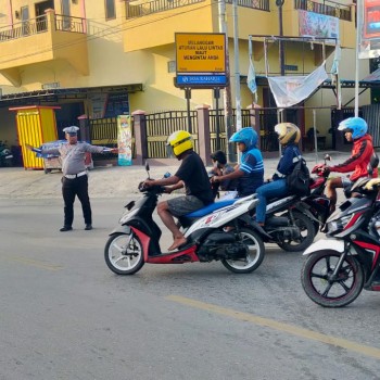 Gatur Lalin Ciptakan Kamseltibcar Oleh Sat Lantas Polres Kepulauan Aru