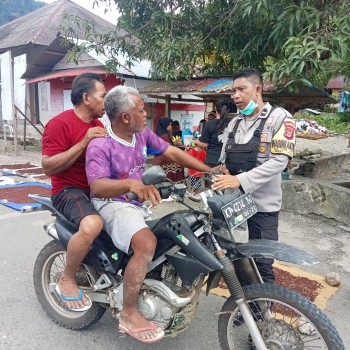 Bhabinkamtibmas Polsek Leihitu Laksanakan Patroli Dialogis di Negeri Ureng untuk Menjaga Kamtibmas