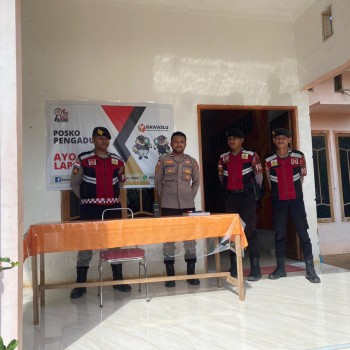 Tim Patroli Polres MBD Himbau Petugas Pengamanan Kantor Bawaslu MBD Pelihara Stabilitas Kamtibmas Jelang Pilkada 2024