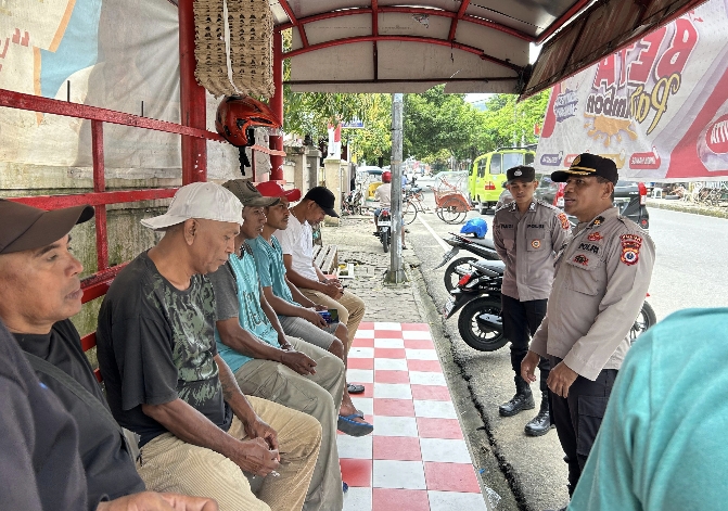 Temui Warga di Sejumlah Wilayah di Ambon Polda Maluku Sampaikan Pesan Kamtibmas Dukung Pilkada Damai