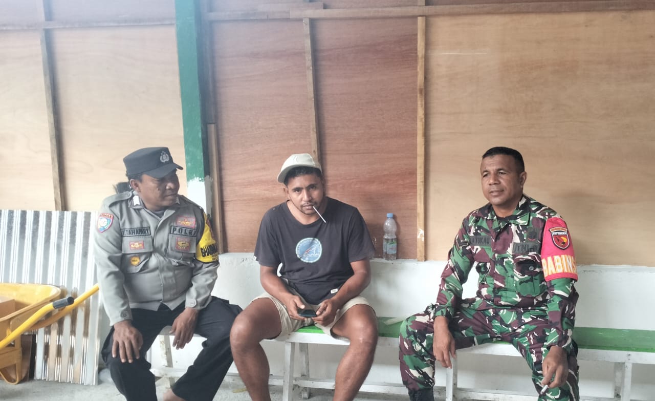 Bhabinkamtibmas dan Babinsa Negeri Lima Laksanakan Sambang Warga dan Himbauan Kamtibmas