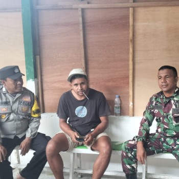 Bhabinkamtibmas dan Babinsa Negeri Lima Laksanakan Sambang Warga dan Himbauan Kamtibmas