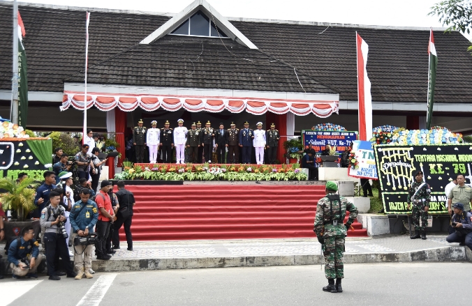HUT ke-79 TNI, Kapolda Maluku Jadi Irup Defile Alutsista