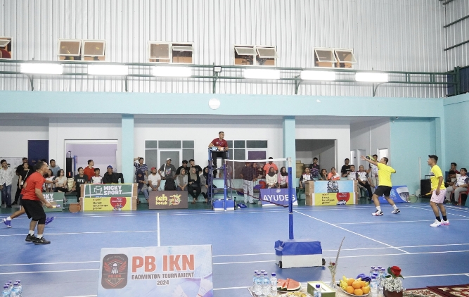 Hadiri Pembukaan Badminton Tournament 2024, Wakapolda Maluku Turut Berpartisipasi Dalam Laga Persahabatan TNI-Polri