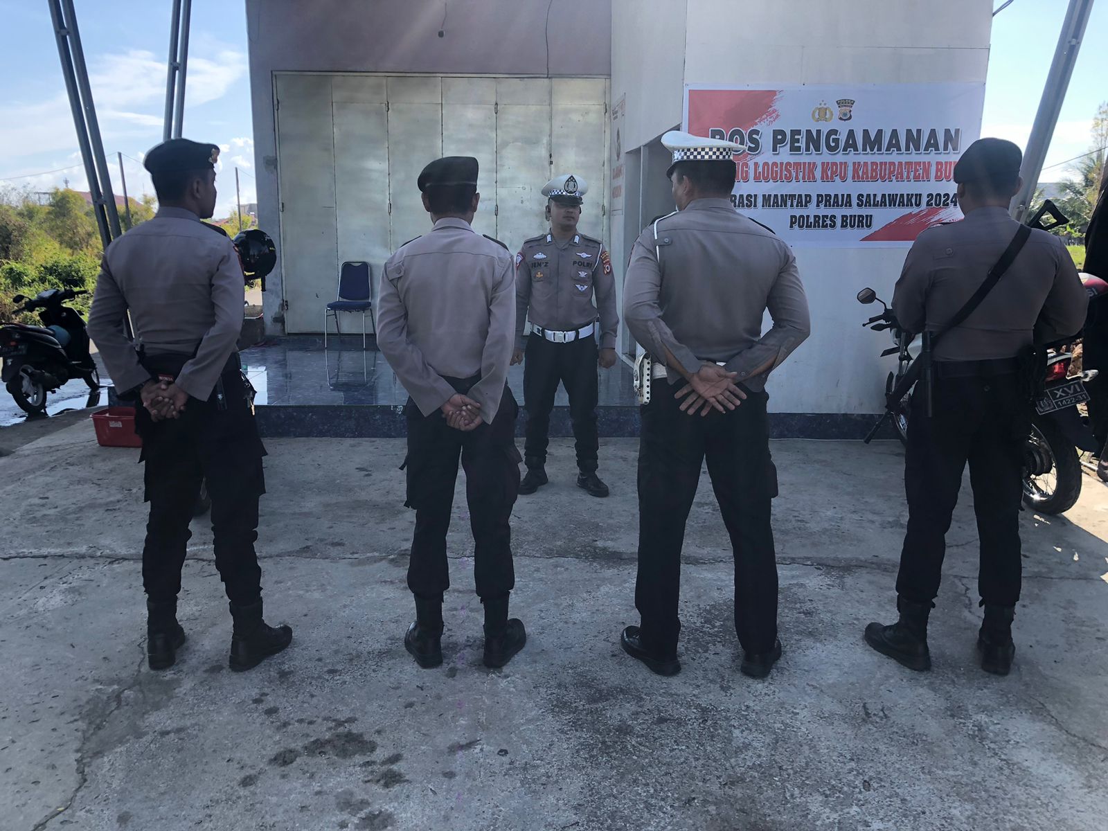 Satgas OMP Salawaku Polres Buru Jaga Ketat Logistik Pilkada 2024