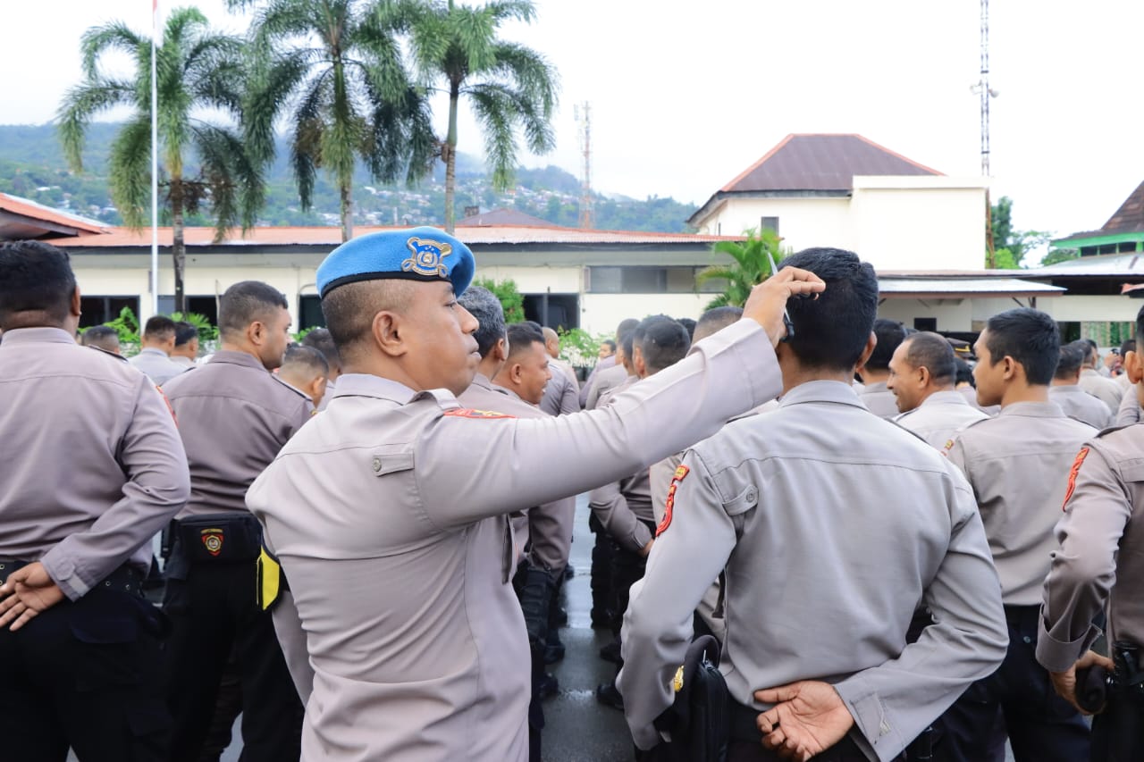 Pemeriksaan Kerapian dan Sikap Tampang Personil Polresta Ambon oleh Propam