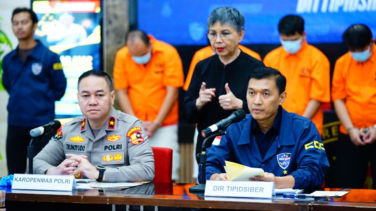 1 Dekade Kepemimpinan Jokowi POLRI Bentuk Ditressiber Di 8 POLDA