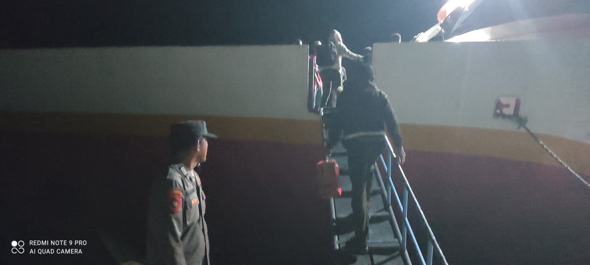 KP3 Polsek Kisar Optimalkan Pengamanan Layani Aktifitas Masyarakat di Areal Pelabuhan Laut