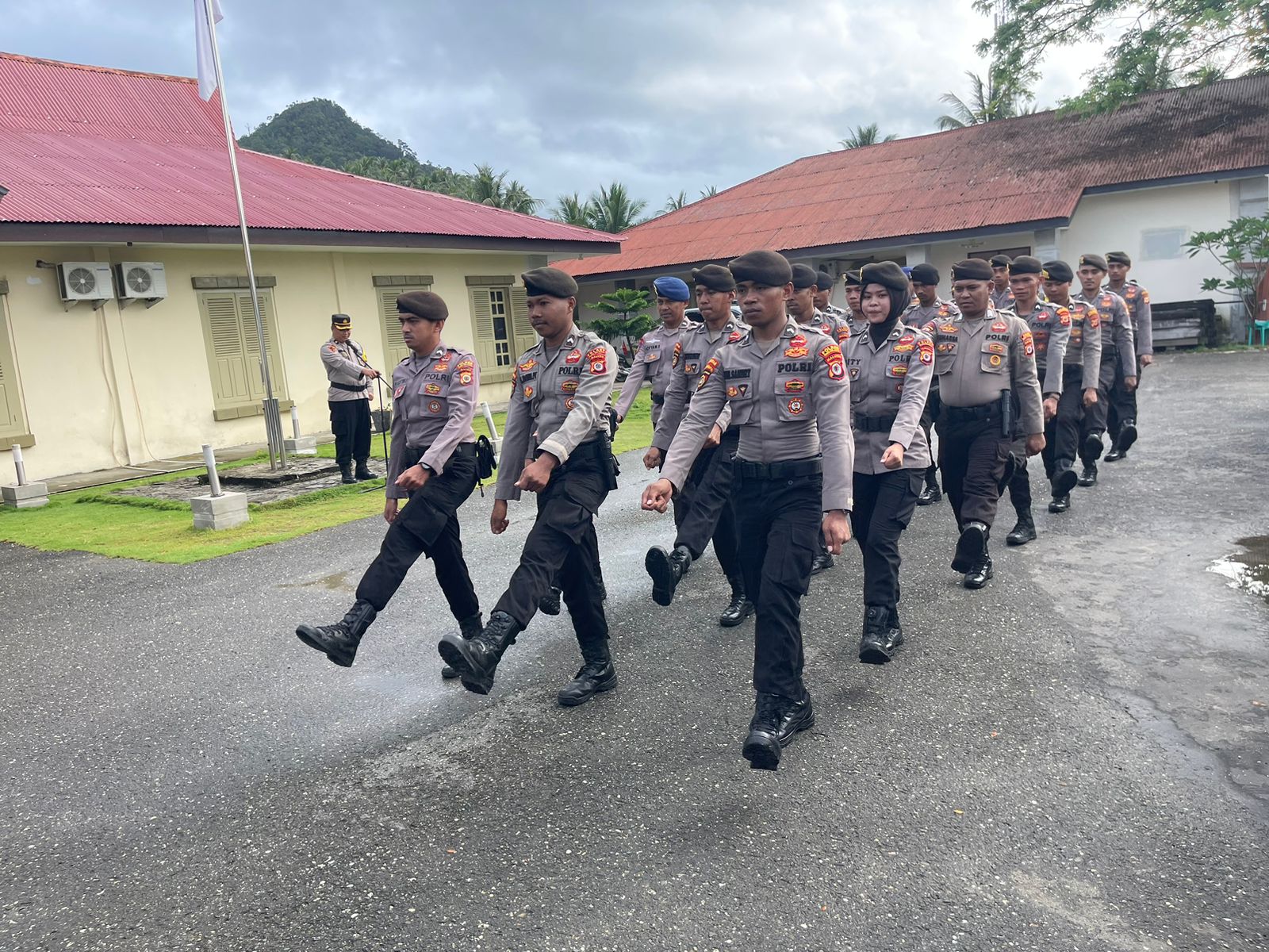 Tingkatkan Kemampuan, Polres Buru Selatan giatkan latihan Perdaspol